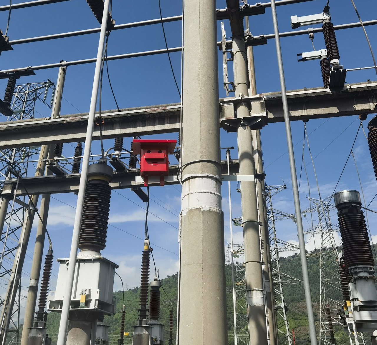 特力康智能自動激光驅(qū)鳥器.jpg