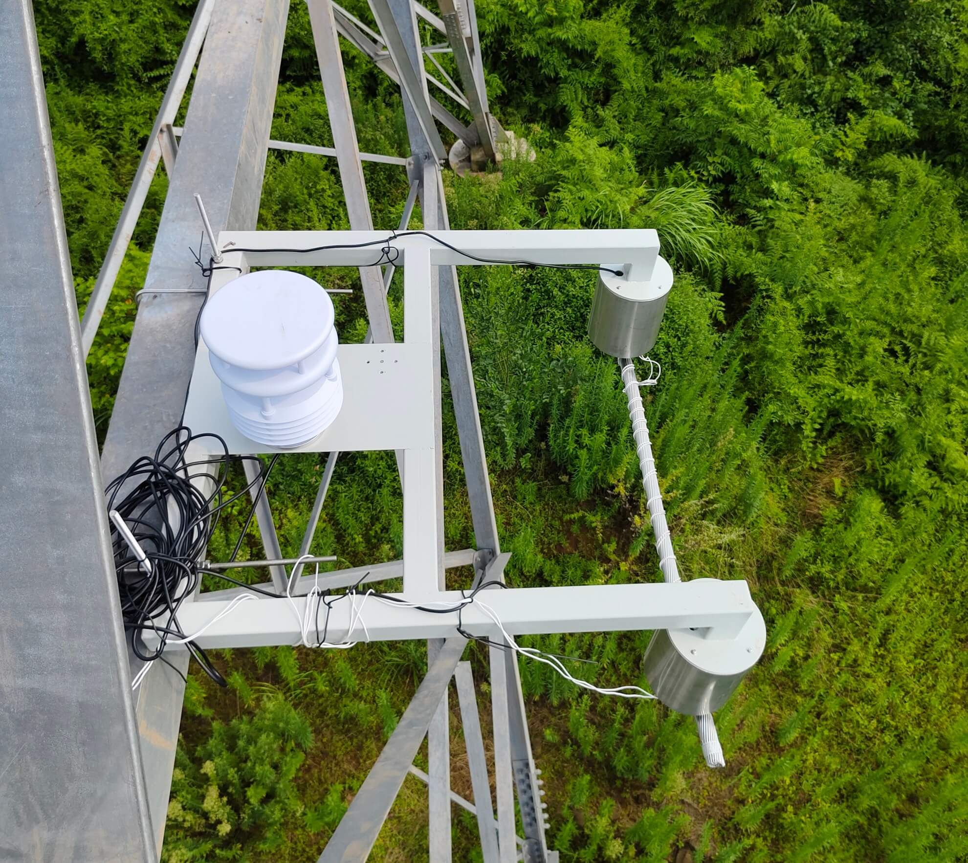輸電線路導線模擬覆冰在線監測裝置.jpg