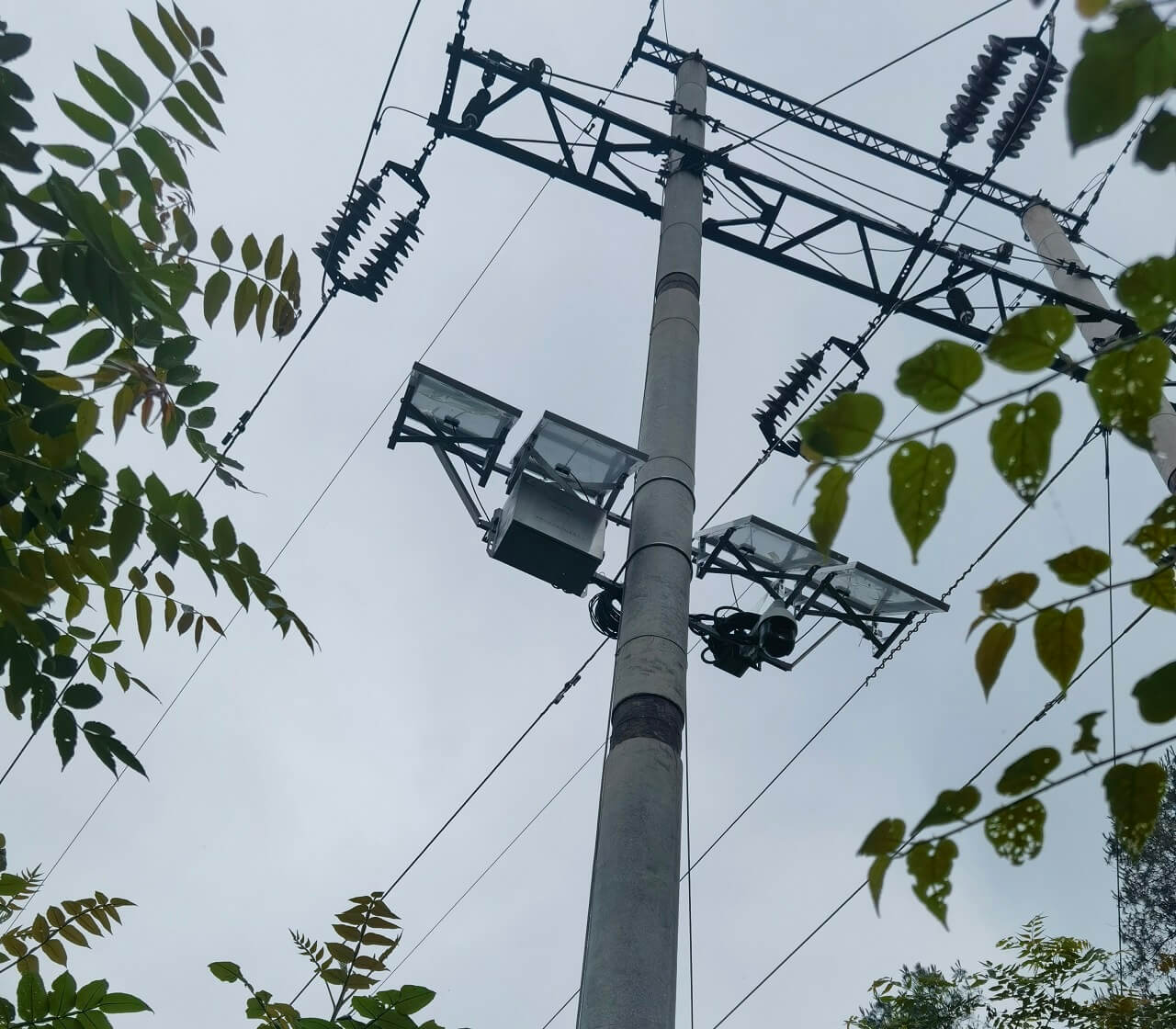 輸電線路紅外熱成像山火預警裝置，戈壁林區的 “火情哨兵”