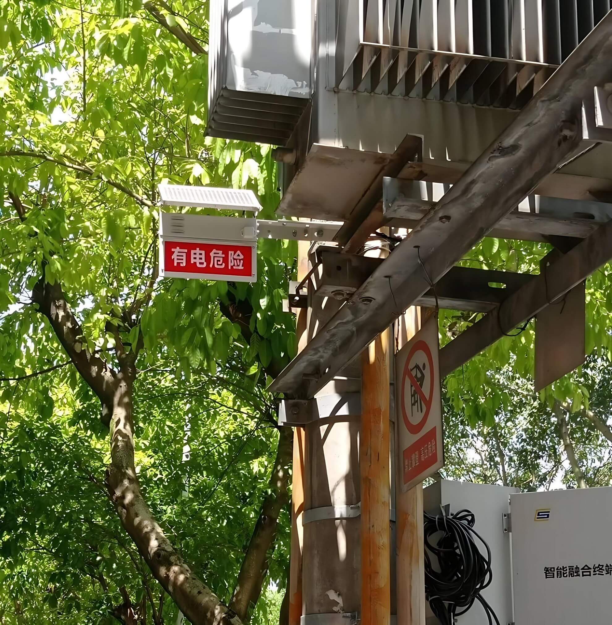 深圳特力康防外破閃光警示牌.jpg