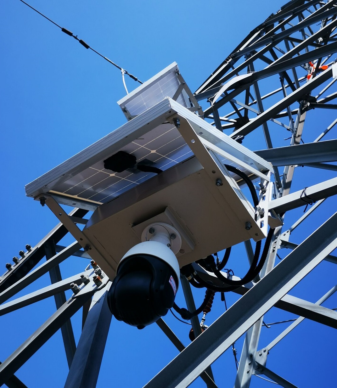 守護(hù) “電力咽喉”：湖南電力投用一批特力康三跨 4G 監(jiān)控球，筑牢安全防線