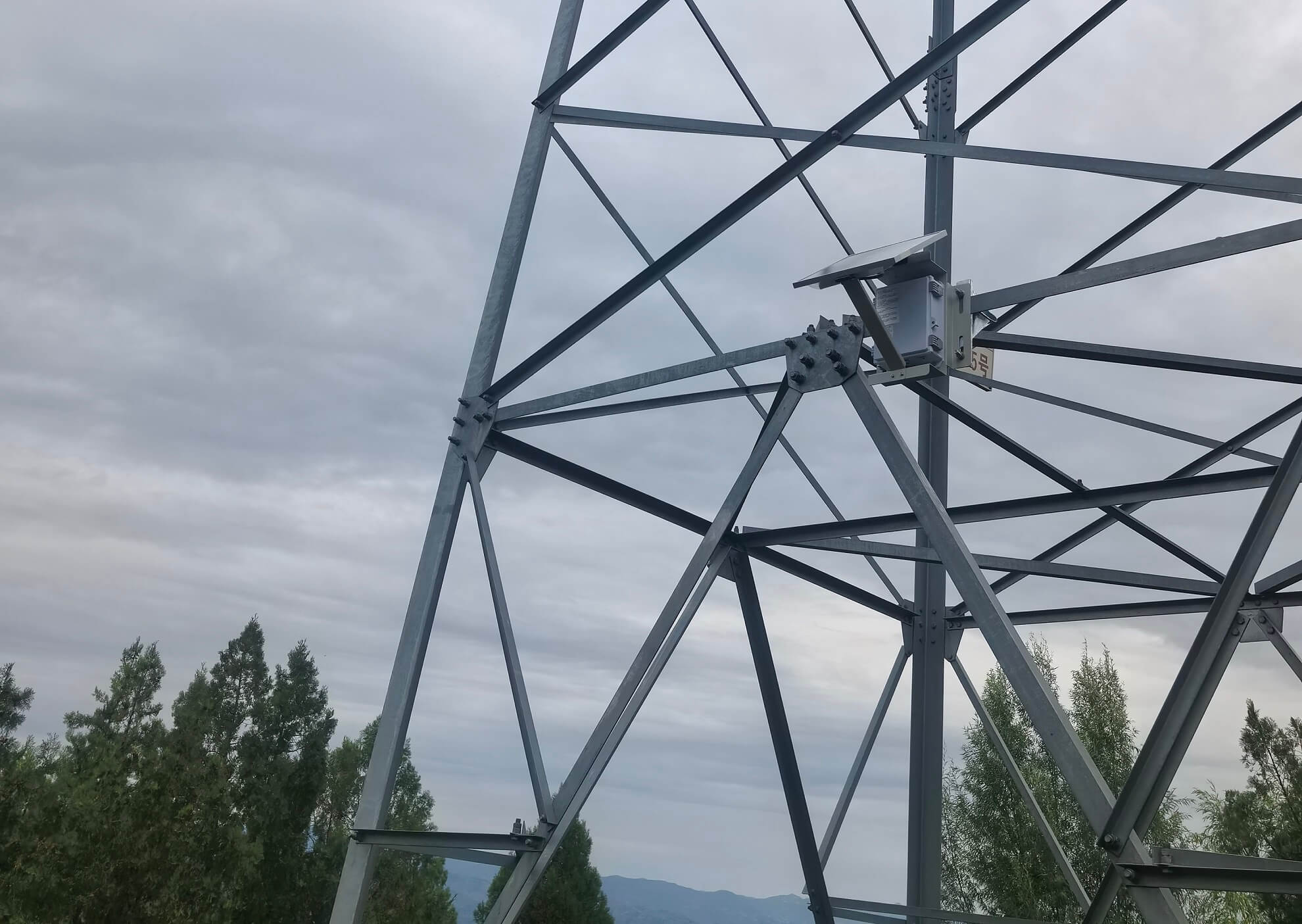 架空輸電線路桿塔傾斜監測裝置