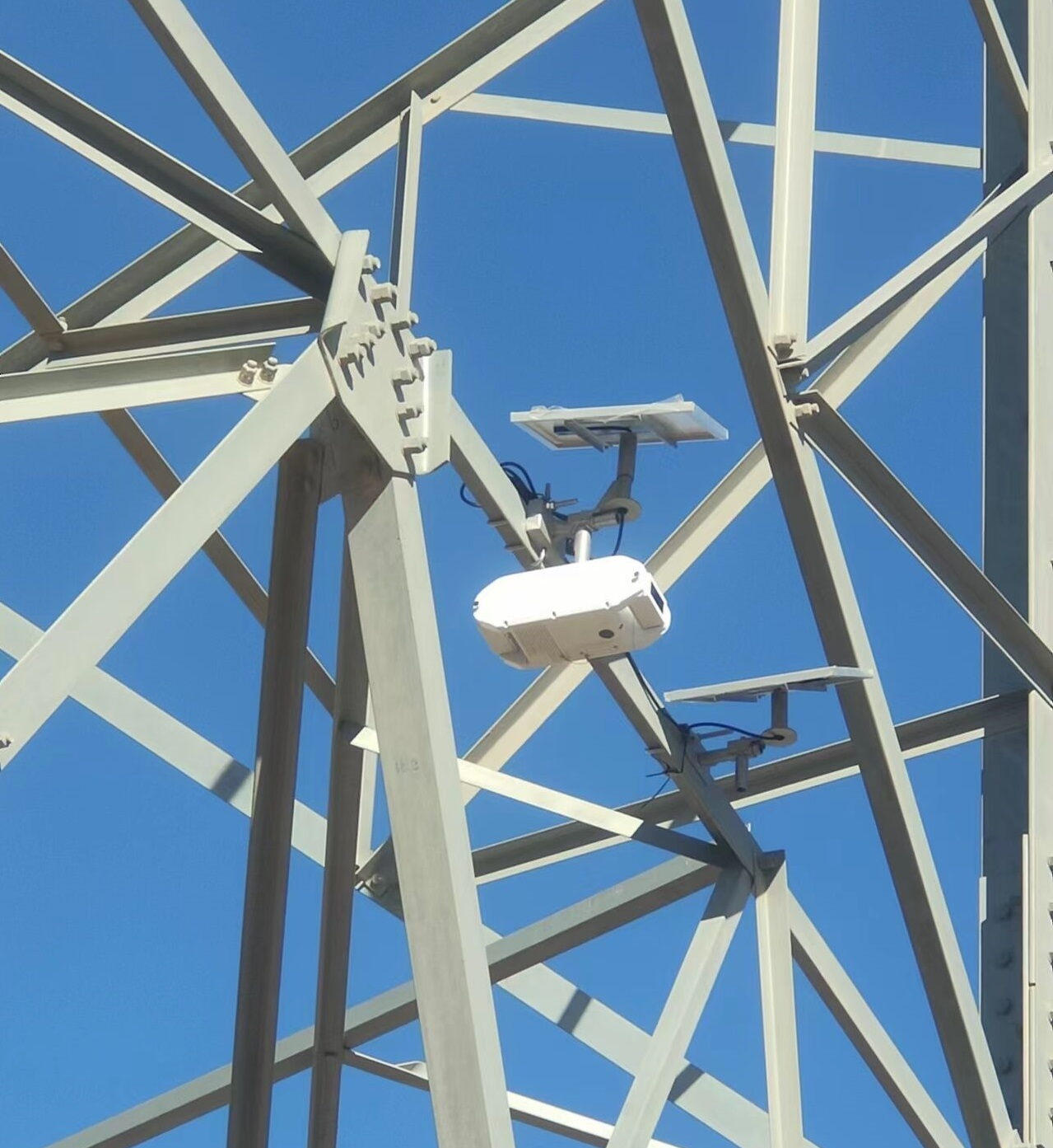 深圳特力康高壓輸電線路在線遠(yuǎn)程圖像系統(tǒng)：為電網(wǎng)架設(shè)“智慧之眼”